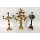 LOT VON 3 KERZENLEUCHTERN um 1900 Messing. H. ca. 50-60cm A LOT OF 3 CANDLESTICKS ca. 1900 Brass.