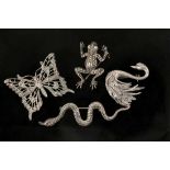 LOT VON 4 BROSCHEN mit Tiermotiven. Silber mit Markasiten A LOT OF 4 BROOCHES with animal motifs.