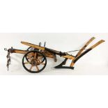 MODELLPFLUG Holz und Eisen. Wohl Unikat, Gesellen- oder Meisterstück. L. ca. 110cm A MODEL PLOUGH