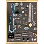 LOT VON 45 TEILEN ALTER UND MODERNER SCHMUCK Meist aus Silber A LOT OF 45 OLD AND MODERN JEWELLERY