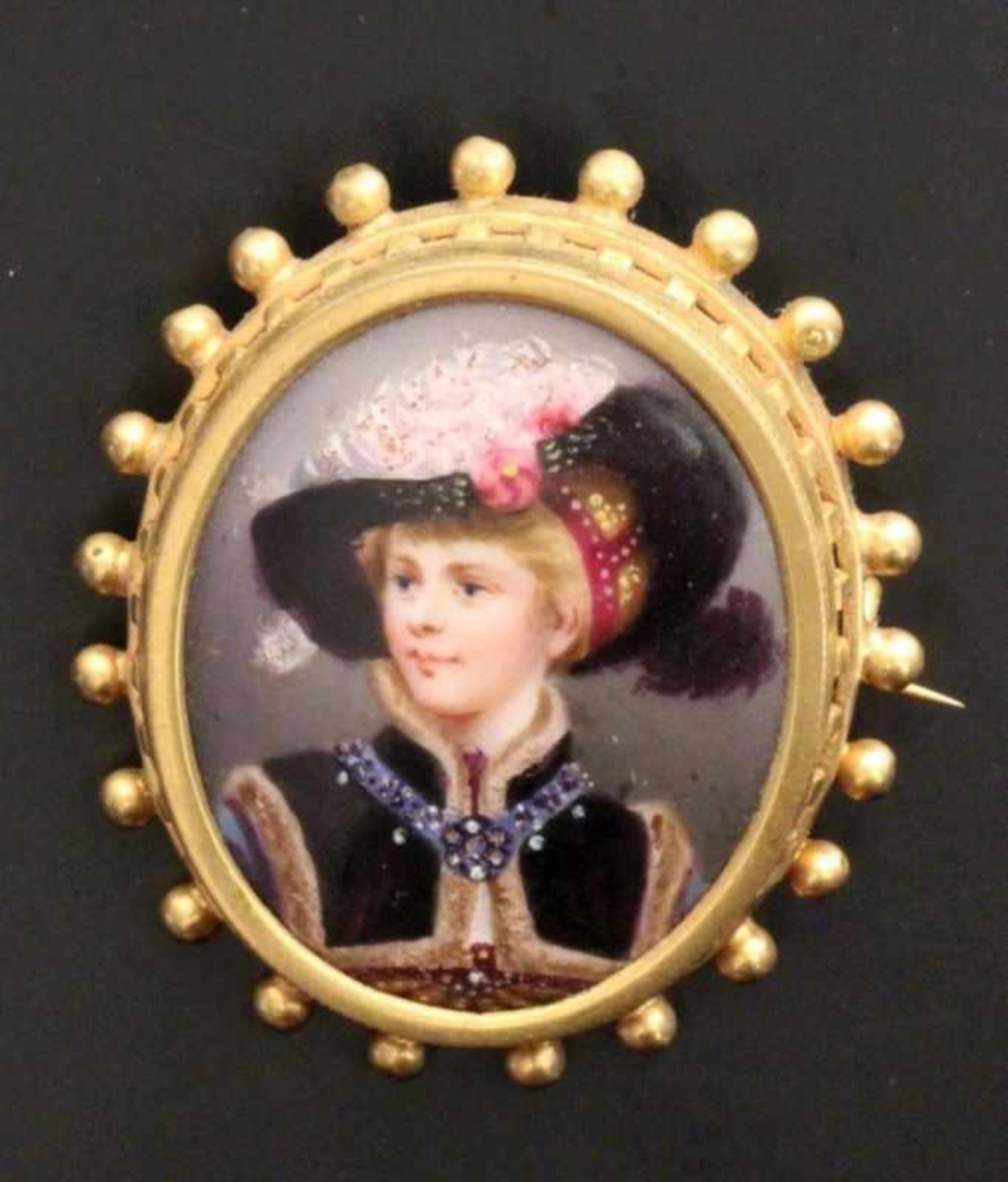 MINIATURENBROSCHE um 1900 Ovale Porzellanminiatur mit farbig gemaltem Portrait einer Renaissance-