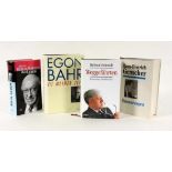 LOT VON VIER HANDSIGNIERTEN BÜCHERN Helmut Schmidt, Marcel Reich-Ranicki, Egon Bahr und Hans-