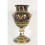 KRATERVASE IM URBINO STIL Italien, 20.Jh. Majolika mit Messingmontur. Farbige Bemalung. H.48cm AN