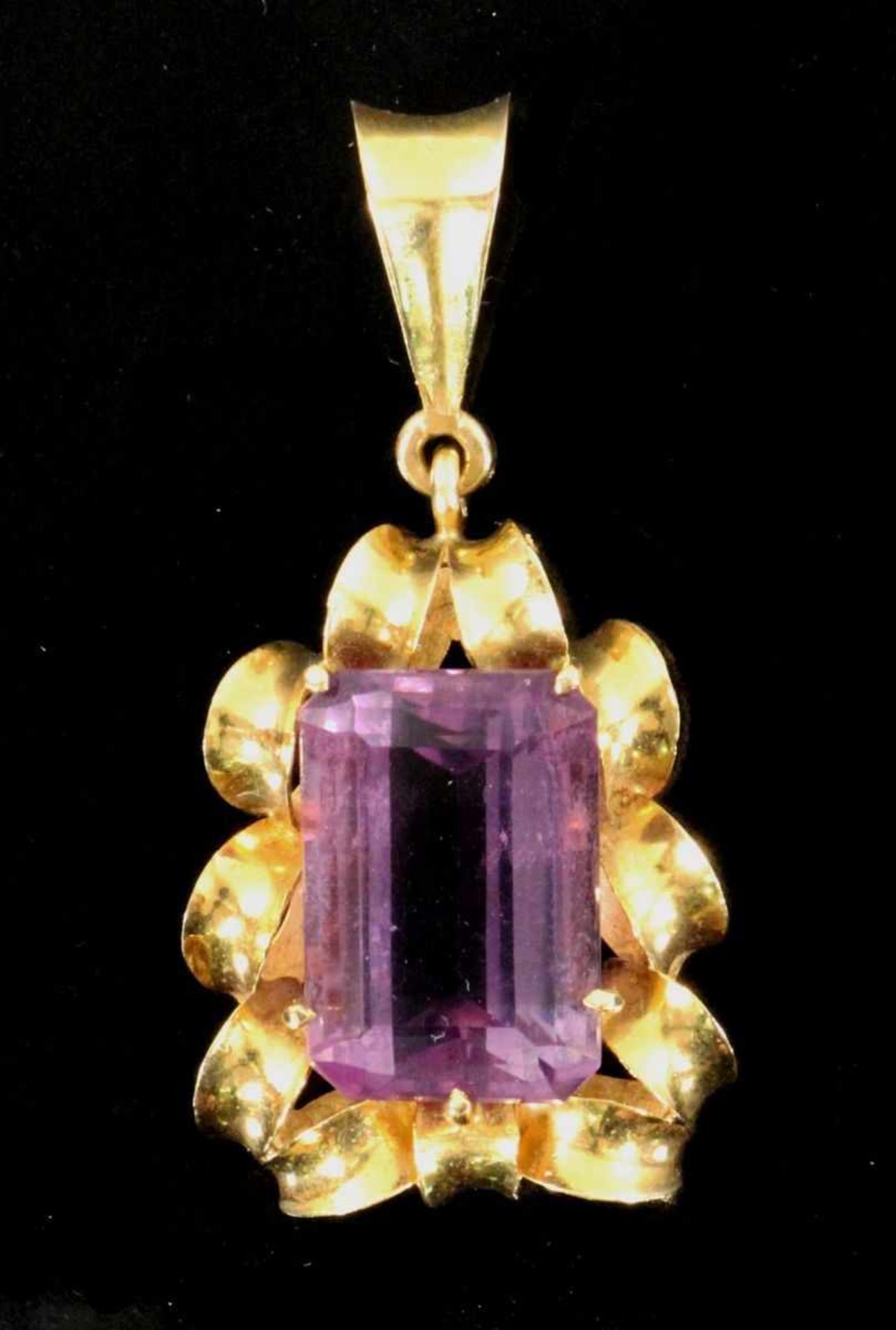 ANHÄNGER 585/000 Gelbgold mit Amethyst A PENDANT ??585/000 yellow gold with amethyst