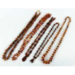 LOT VON 5 BERNSTEINKETTEN Zus. ca. 325g A LOT OF 5 AMBER NECKLACES ca. 325g in total.