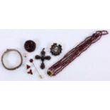 LOT VON 6 TEILEN GRANATSCHMUCK um 1900 A LOT OF 6 GARNET JEWELLERY ITEMS ca. 1900