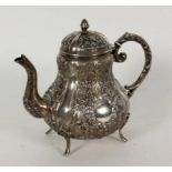 TEEKANNE Deutsch um 1900 Silber 800. Barockstil mit floralem Reliefdekor. Gest. H.22cm, ca. 673g A