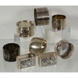 LOT VON 8 SILBERNEN SERVIETTENRINGEN Zus. ca. 185g A LOT OF 8 SILVER NAPKIN RINGS Ca. 185g in total