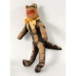 LURCHI Salamander Werbefigur. Stoff. L.43cm ''''''LURCHI'''' Salamander's advertising character.