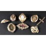 LOT VON 8 TEILEN SCHMUCK um 1900, Schaumgold A LOT OF 8 JEWELLERY ITEMS ca. 1900, gold foil