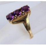 DAMENRING MIT 3 AMETHYSTEN 585/000 Gelbgold mit 3 Amethysten. Ringgöße 56. Brutto ca. 7,3g A