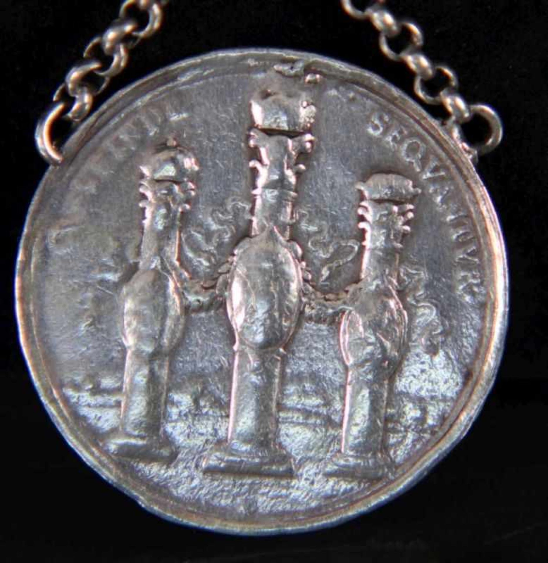 HALSKETTE MIT MEDAILLE UND KROPFKETTE Österreich um 1910 Silber, mit Medaille Kaiser Joseph I. - Image 3 of 5