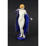 BADENDE Royal Doulton Farbig bemalte Keramikfigur. Manufakturmarke. H.20cm. Kopf geklebt A BATHING