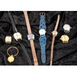 LOT VON 8 DAMENARMBANDUHREN Teils russische Hersteller A LOT OF 5 LADIES WRISTWATCHES Partly from