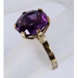 DAMENRING 585/000 Gelbgold mit Amethyst. Ringgröße 56. Brutto ca. 4,3g A LADIES RING 585/000