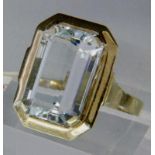 RING, 585/000 Gelbgold mit Aquamarin. Brutto ca. 7,1g A RING, 585/000 yellow gold set with