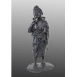 JAPANISCHE LANDFRAU MIT KORB UND FORCHE um 1900 Schwarz patinierte Bronze. H.43cm A JAPAN PEASANT