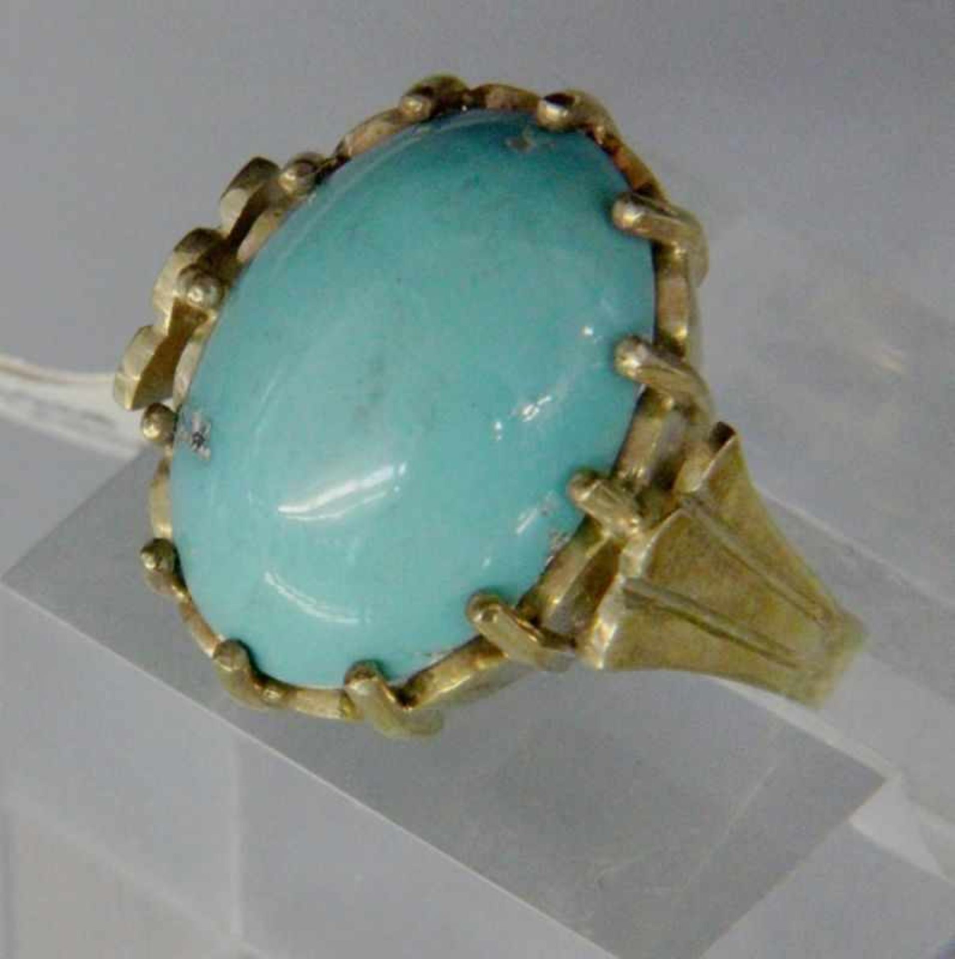 RING, 585/000 Gelbgold mit Türkis. Brutto ca. 8,3g A RING, 585/000 yellow gold set with turquoise