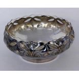 WMF JUGENDSTIL OBSTSCHALE um 1910 Versilbertes Metall mit floralem Dekor und originalem Glaseinsatz.