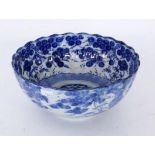 PORZELLANSCHÜSSEL MIT BLAUMALEREI Japan 1930er Jahre H.10cm, D.21cm A PORCELAIN BOWL WITH BLUE