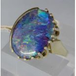 RING, 585/000 Gelbgold mit schwarzem Opal. Brutto ca. 10,2g A RING, 585/000 yellow gold set with