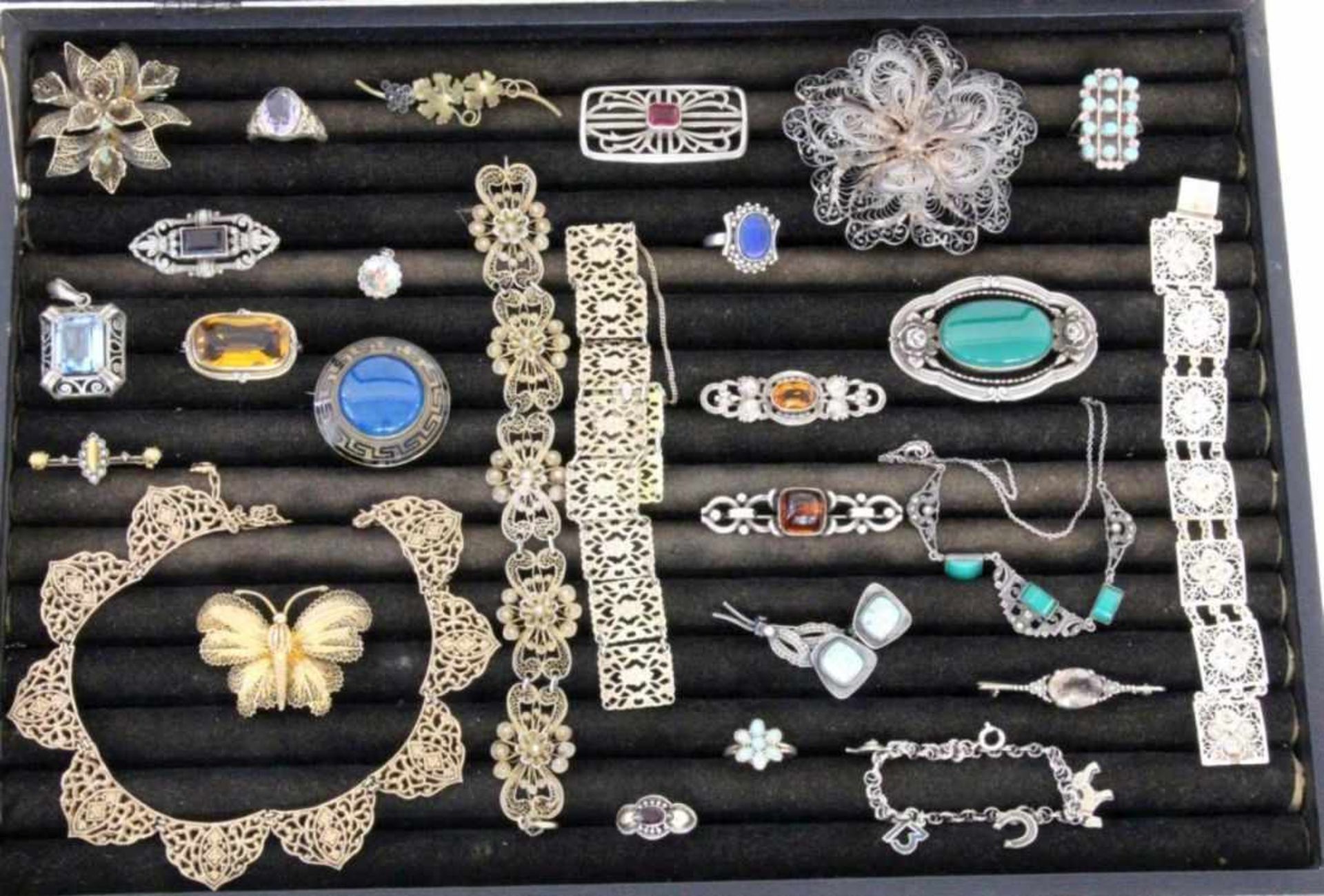 LOT VON 53 TEILEN SCHMUCK meist Silber A LOT OF 53 JEWELLERY ITEMS Mostly silver - Bild 3 aus 3