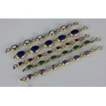 LOT VON 5 ARMBÄNDERN Silber, vergoldet mit Edelsteinen A LOT OF 5 BRACELETS Silver, gilt set with