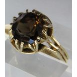 RING, 585/000 Gelbgold mit Rauchtopas. Brutto ca. 8g A RING, 585/000 yellow gold set with smoky