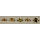 LOT VON 5 RINGEN. 333/000 Gelbgold. 4 Ringe mit Citrinen, 1 Ring mit Rauchquarz. Brutto ca. 19,27g A