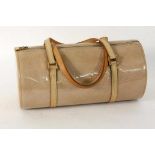 LOUIS VUITTON PAPILLON HANDTASCHE Monogramm in beige. L.31cm, D.15cm A LOUIS VUITTON PAPILLON