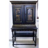 KABINETTSCHRANK 19.Jh. Ebonisiertes Weichholz mit bemalten Türen. 171x100x52cm A CABINET 19th