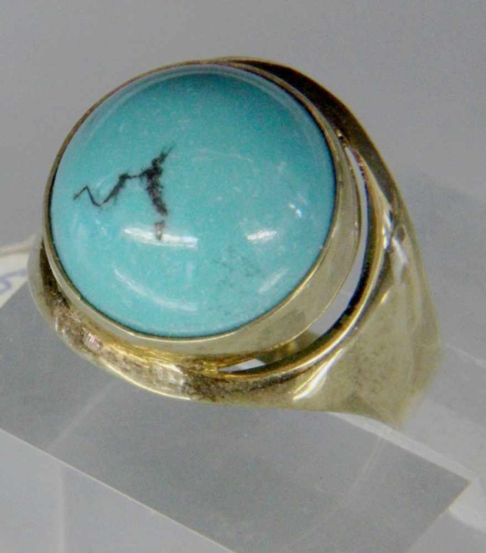 RING, 585/000 Gelbgold mit Türkis. Brutto ca. 6g A RING, 585/000 yellow gold set with turquoise