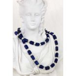 HALSKETTE MIT LAPISLAZULI Schließe vergoldet. L.60,5cm A NECKLACE SET WITH LAPIS LAZULI Gilt