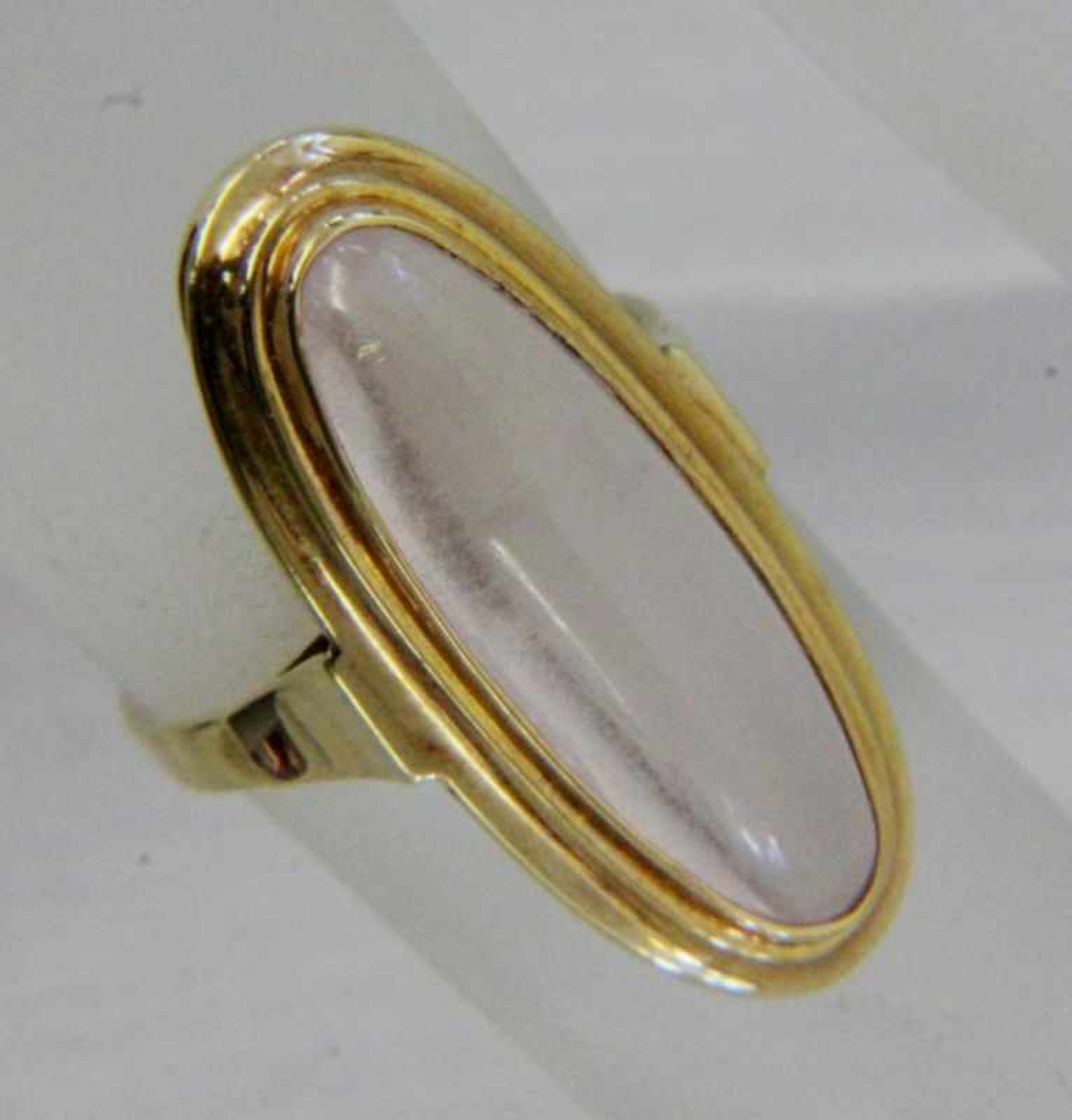 DAMENRING 585/000 Gelbgold mit Rosenquarz. Gr.56, brutto ca. 6,2g A LADIES RING 585/000 yellow