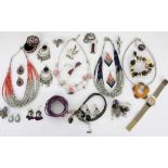 LOT VON 20 TEILEN MODESCHMUCK A LOT OF 20 FASHION JEWELLERY ITEMS