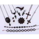 LOT VON 10 TEILEN GRANATSCHMUCK meist Silber vergoldet A LOT OF 10 GARNET JEWELLERY ITEMS Mostly