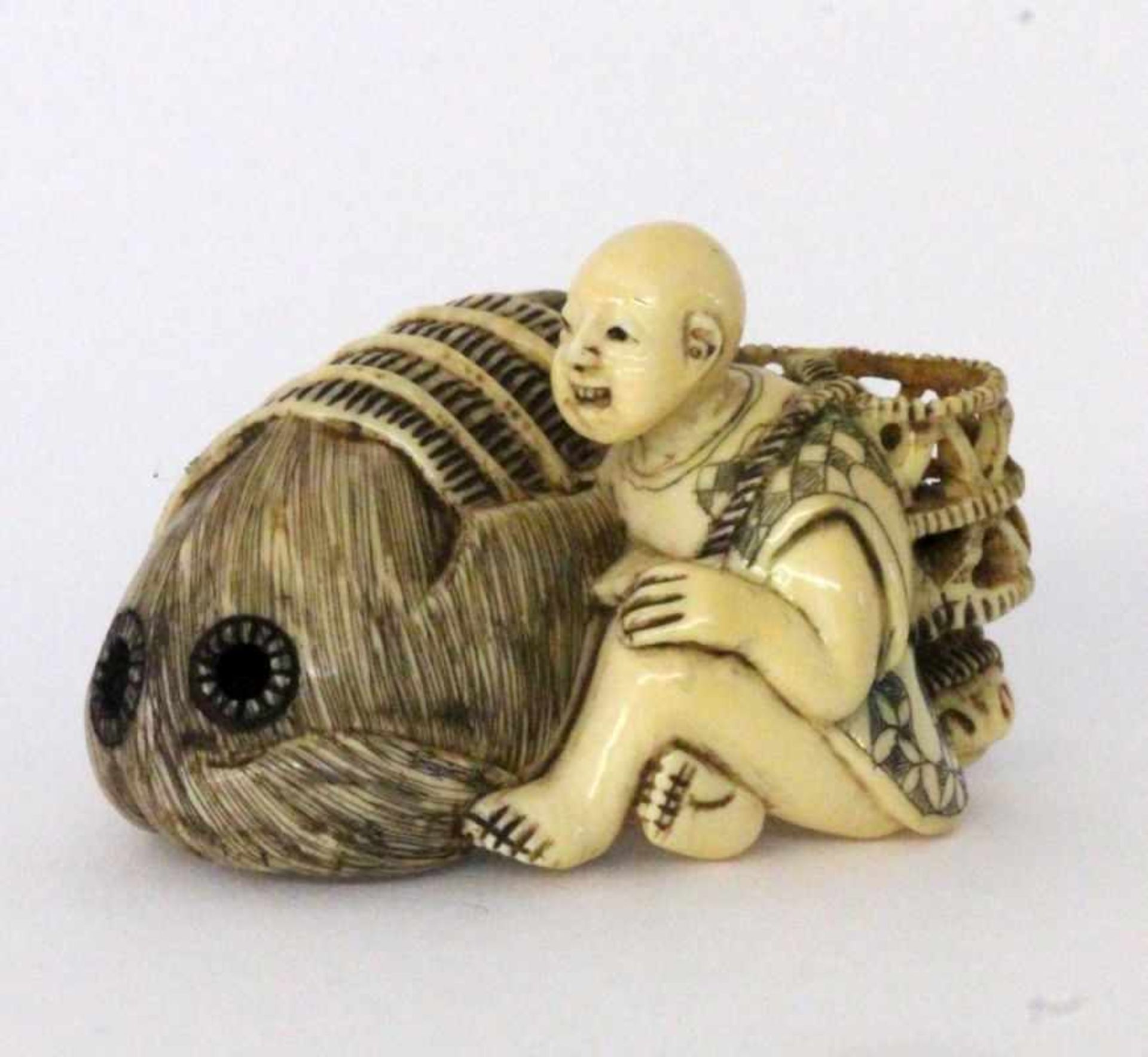 NETSUKE China / Japan Mann mit Kalb. Elfenbein. H.5cm A NETSUKE China / Japan Man with calf.