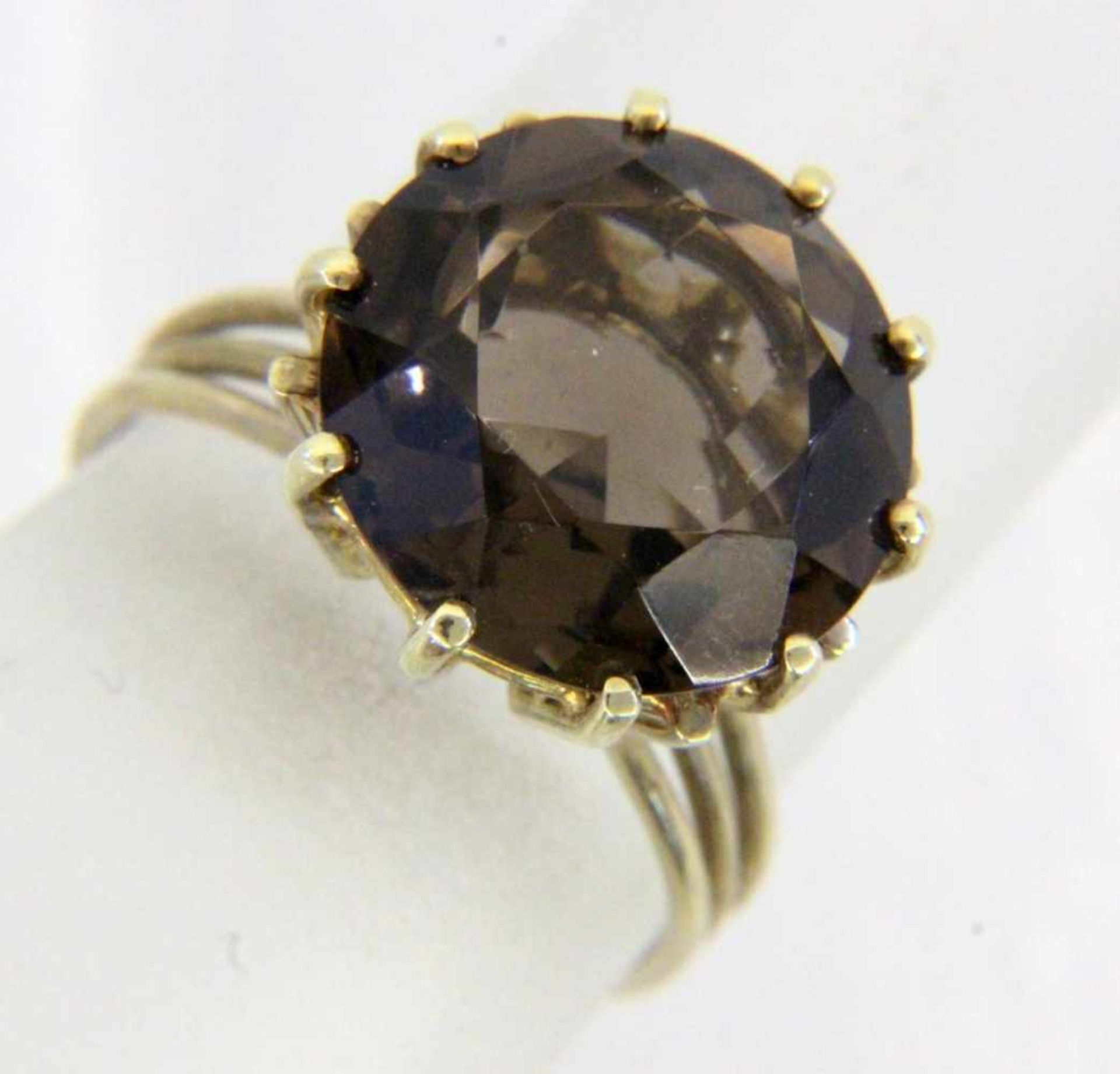 DAMENRING 585/000 Gelbgold mit Rauchtopas. Gr.56, brutto ca. 6,1g A LADIES RING 585/000 yellow