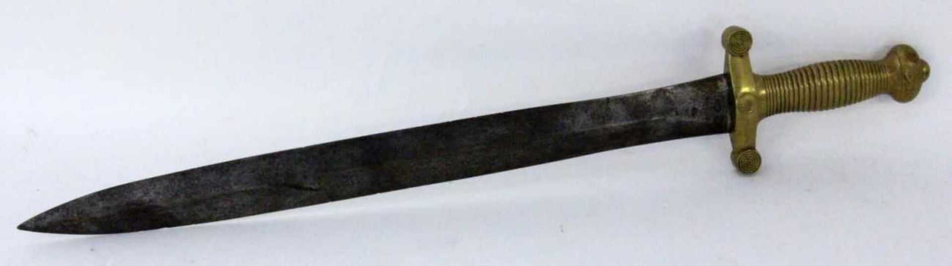 FRANZÖSISCHES FASCHINENMESSER Talabot, Paris um 1830 Messinggriff, 2-schneidige Stahlklinge. Marken. - Image 2 of 2