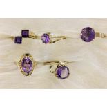 LOT VON 5 DAMENRINGEN 333/000 Gelbgold mit Amethysten. Brutto ca. 21g A LOT OF 5 LADIES RINGS 333/