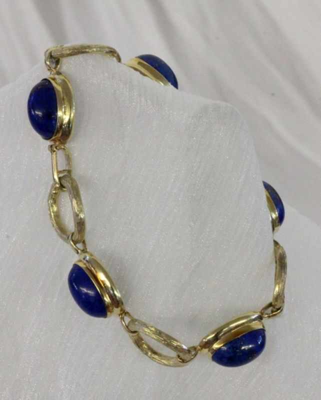 ARMBAND 585/000 Gelbgold mit Lapislazuli-Cabochons. L.17cm, brutto ca. 22,7g A BRACELET 585/000