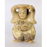 NETSUKE China / Japan Mann mit Tablett auf dem Kopf. Elfenbein. H.5cm A NETSUKE China / Japan Man