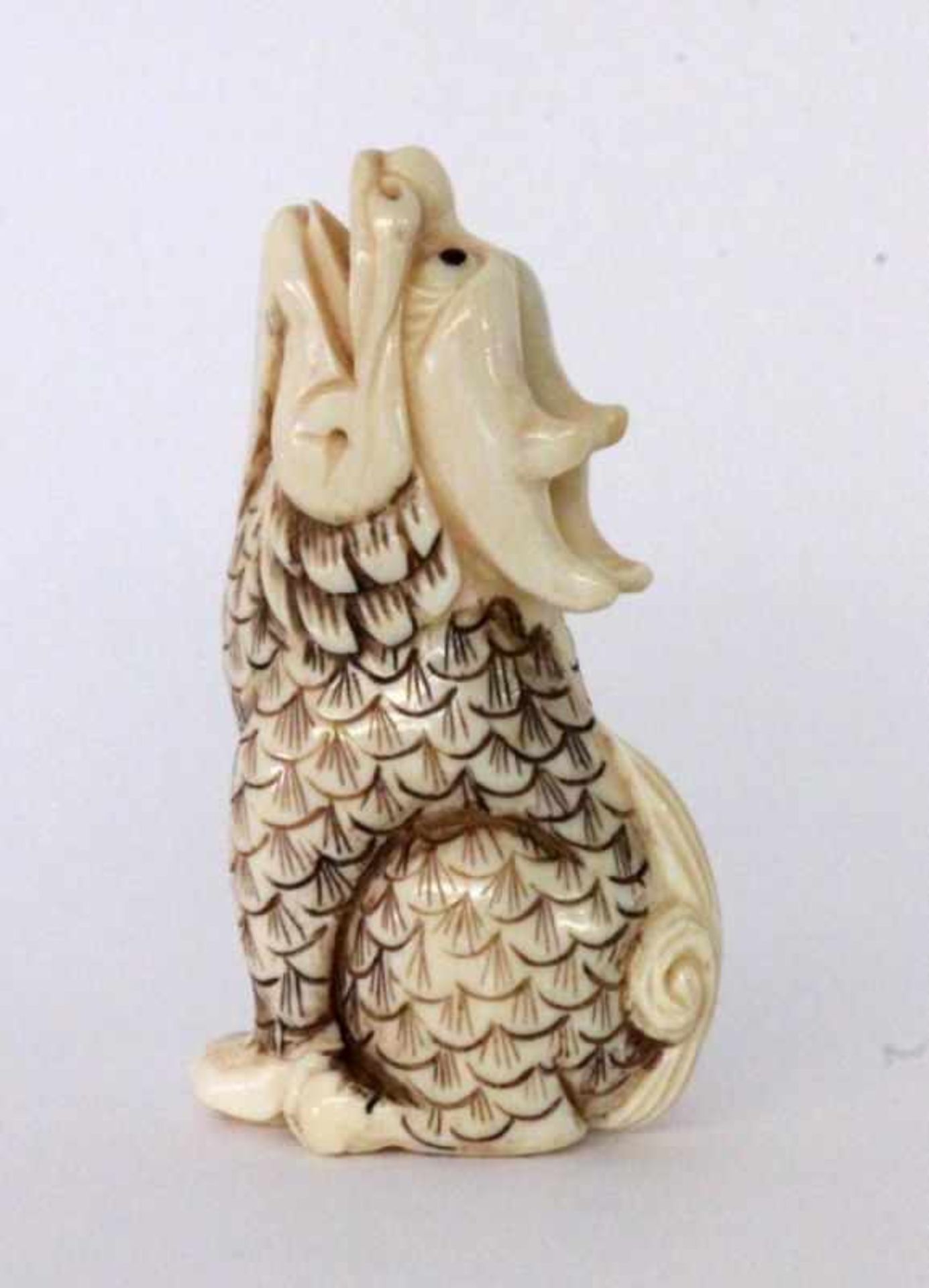 NETSUKE China / Japan Fabeltier. Elfenbein. H.5cm A NETSUKE China / Japan Fabulous creature.