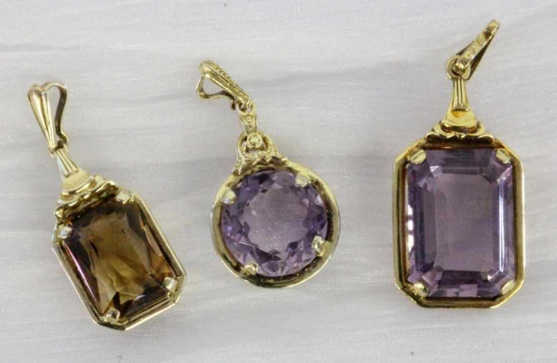 LOT VON 3 ANHÄNGERN Silber vergoldet mit Amethyst und Citrin. L. 3-4cm A LOT OF 3 PENDANTS Silver,