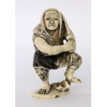 NETSUKE China / Japan Samurai mit Schwert. Elfenbein. H.5,2cm A NETSUKE China / Japan Samurai with