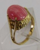 DAMENRING 585/000 Gelbgold mit Rhodochrosit. Brutto ca. 5g, Gr. 58 A LADIES RING, 585/000 yellow