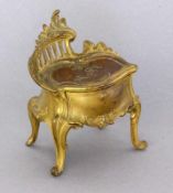 SCHMUCKDOSE Frankreich um 1900 In Form einer Louis XV Damenkommode mit Schublade. Vergoldetes