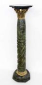 ZIERSÄULE MIT KORINTHISCHEM KAPITELL Grüner Marmor mit vergoldeter Bronze. H.124cm - Kein Versand