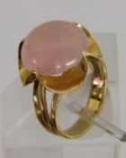 DAMENRING 585/000 Gelbgold mit Rosenquarz. Brutto ca. 6,4g, Gr. 56 A LADIES RING 585/000 yellow gold