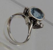 DAMENRING 585/000 Weißgold mit Blautopas und 3 Diamanten. Brutto ca. 7,5g, Gr.56 A LADIES RING 585/